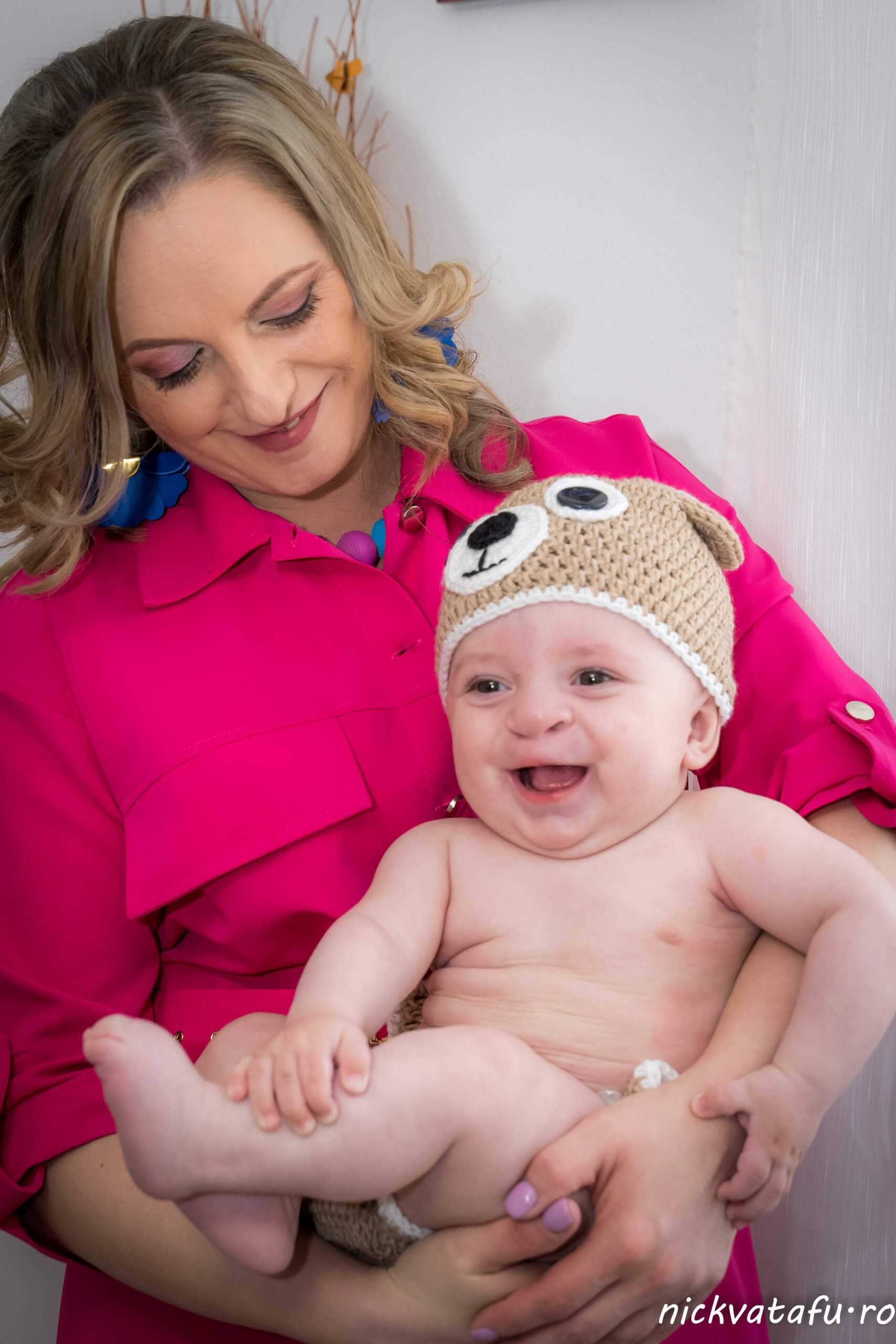 fotograf portret sedinta foto botez nou nascut costumase tricotate