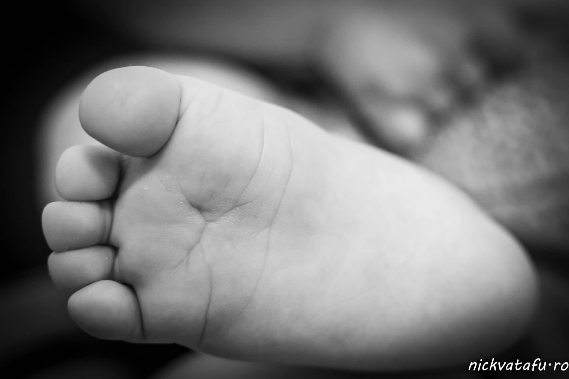 fotograf portret sedinta foto botez nou nascut alb negru