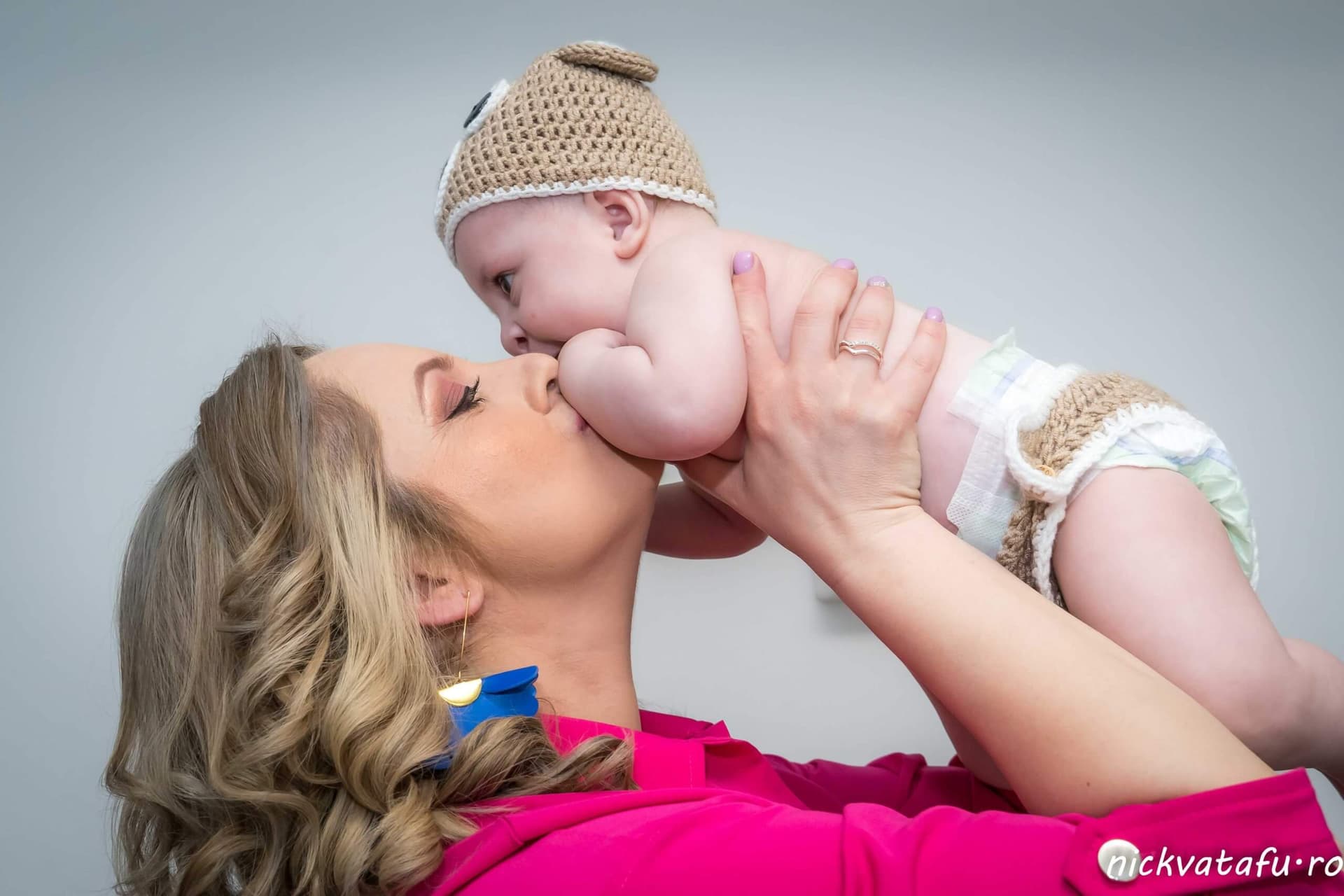 fotograf portret sedinta foto botez nou nascut costumase tricotate
