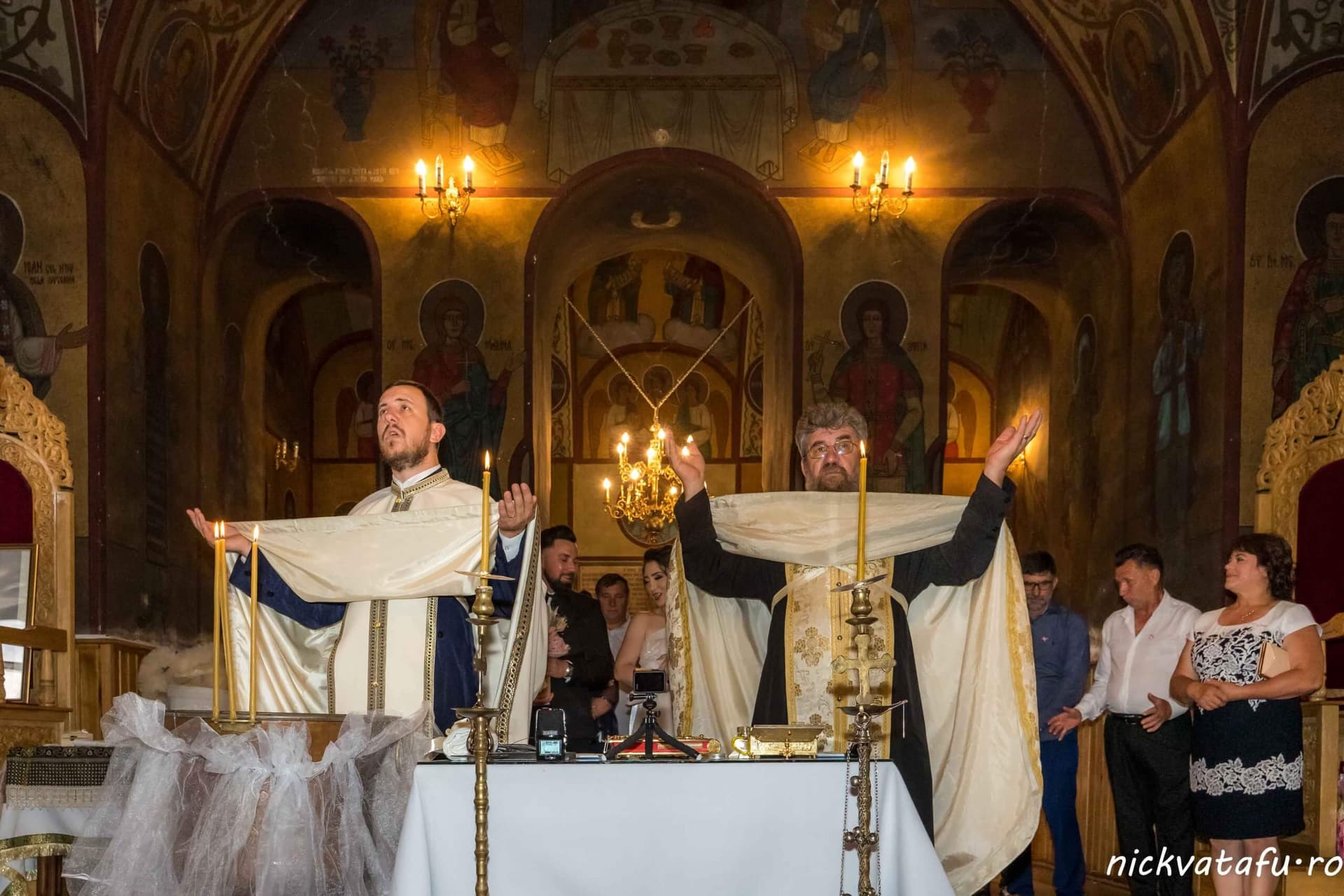 fotograf portret sedinta foto botez nou nascut biserica preoti