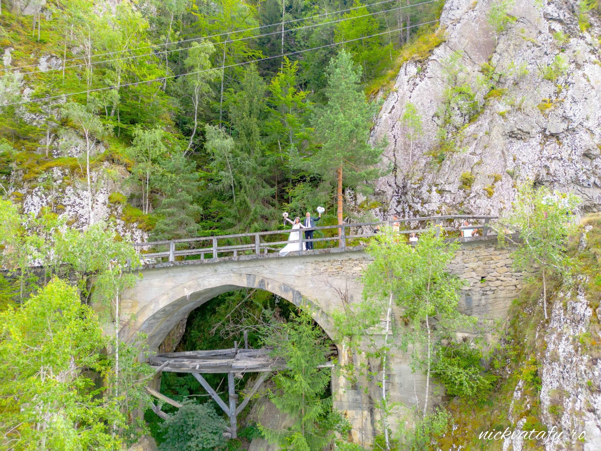 sedinta foto after wedding in natura vidraru cu drona