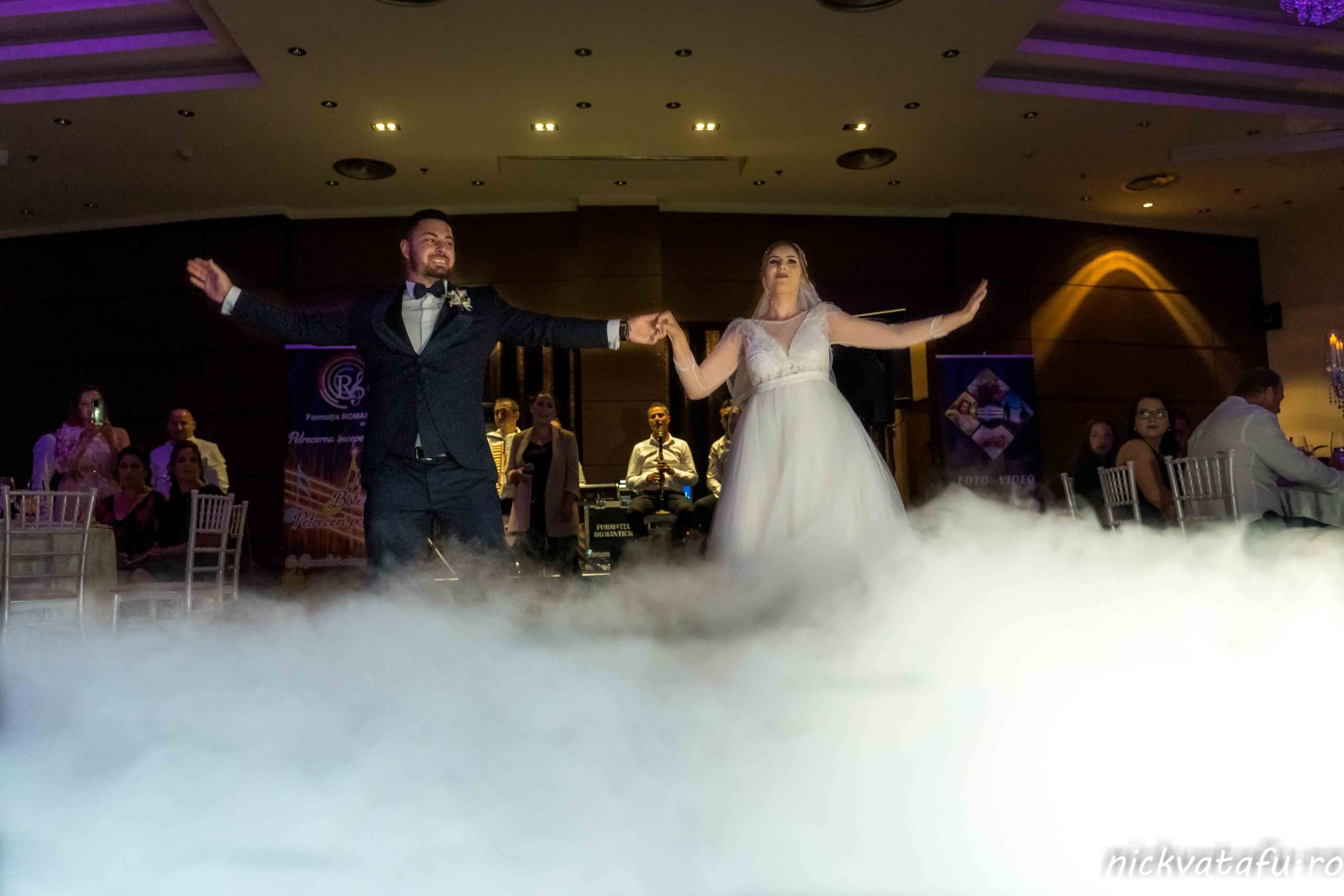 fotograf nunta portret miri dansul mirilor petrecere
